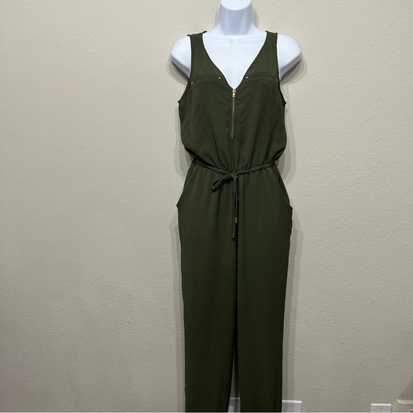 Woman military green jumpsuit. Sleeveless and v neck. Regular fit Size M - Picture 3 of 6